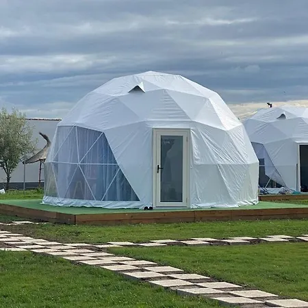 Glamping By The Sea Нэводари